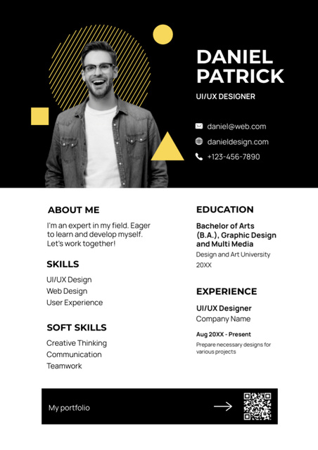 Skills and Experience of Web Designer on Black Resumeデザインテンプレート