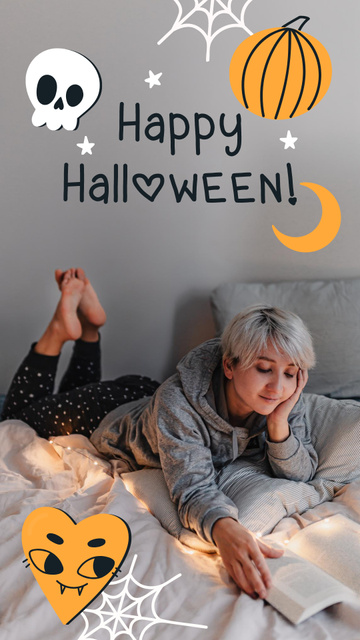 Modèle de visuel Halloween Holiday Greeting with Girl reading in Bed - Instagram Video Story