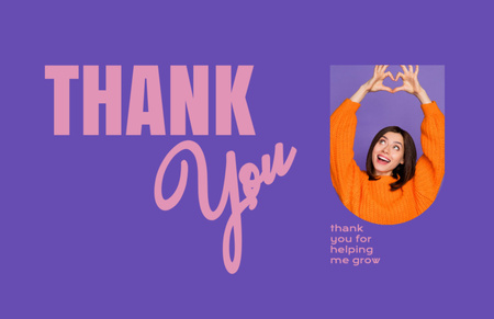 Iloinen nainen näyttää sydämen muotoisia käsiä Thank You Card 5.5x8.5in Design Template