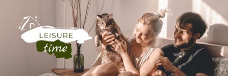 Modèle de visuel Couple with Cat having fun at Home - Twitter