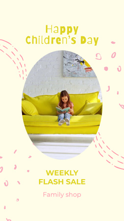 Szablon projektu mała dziewczynka czytanie książki na żółtej kanapie Instagram Video Story