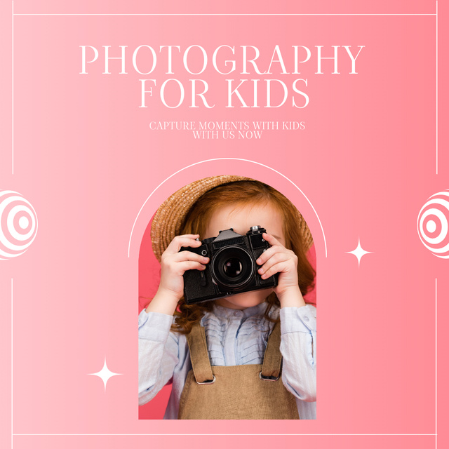 Designvorlage Cute Girl with Camera in Her Hands für Instagram