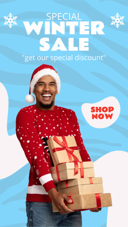 Designvorlage Winterschlussverkaufsanzeige mit lächelndem Mann, der Geschenke hält für Instagram Story