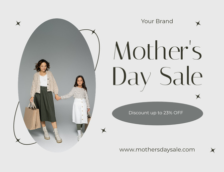 Venda do dia das mães com mãe e filha com sacolas de compras Thank You Card 5.5x4in Horizontal Modelo de Design