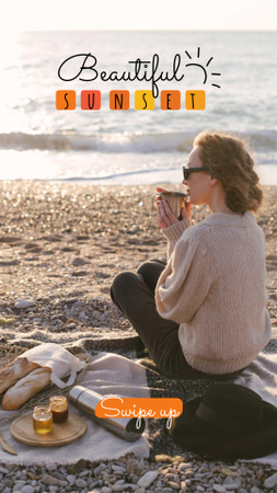 Designvorlage Woman on Picnic at Beach für Instagram Story