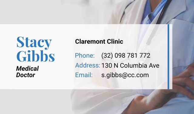Medical Services Offer with Doctor in White Business card Modelo de Design