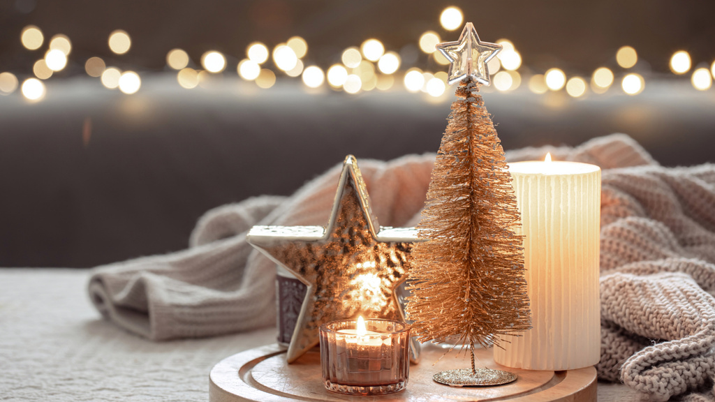 Plantilla de diseño de Cute Golden Christmas Decor and Candles Zoom Background 