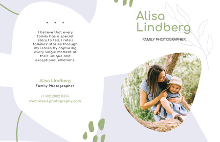 かわいい両親と子供たちとの家族写真家オファー Brochure 11x17in Bi-foldデザインテンプレート