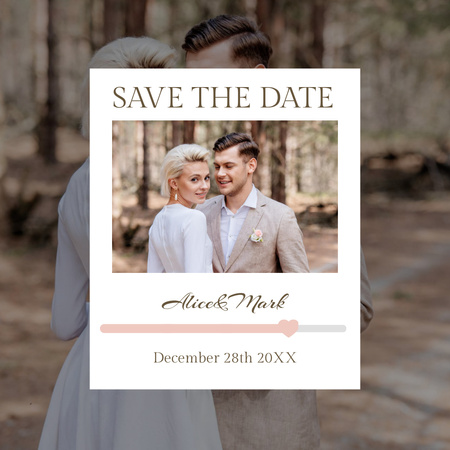 Designvorlage Hochzeitsankündigung mit glücklichen Jungvermählten im Wald für Instagram
