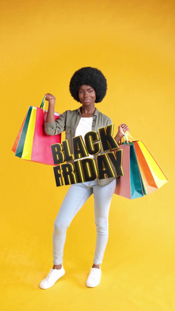 Szablon projektu Promocja na Czarny Piątek ze szczęśliwymi kobietami trzymającymi torby na zakupy TikTok Video