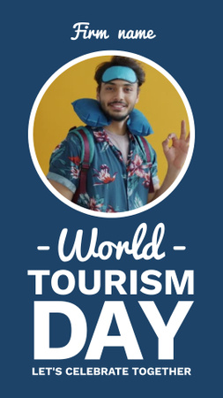 Designvorlage Junger Tourist gratuliert zum Tourismustag auf Blau für Instagram Video Story