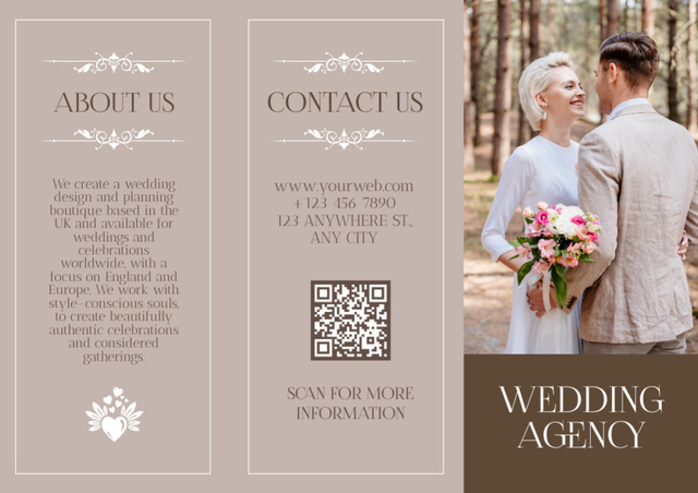 Wedding Agency Services with Beautiful Couple of Newlyweds Brochure Modelo de Design