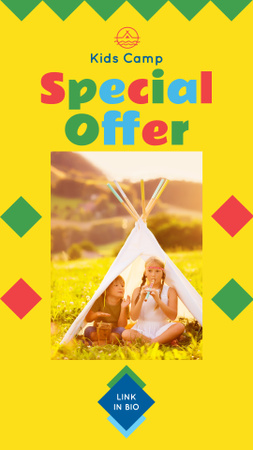 Plantilla de diseño de Anuncio de campamento de verano amarillo con niños en tienda de campaña Instagram Story 