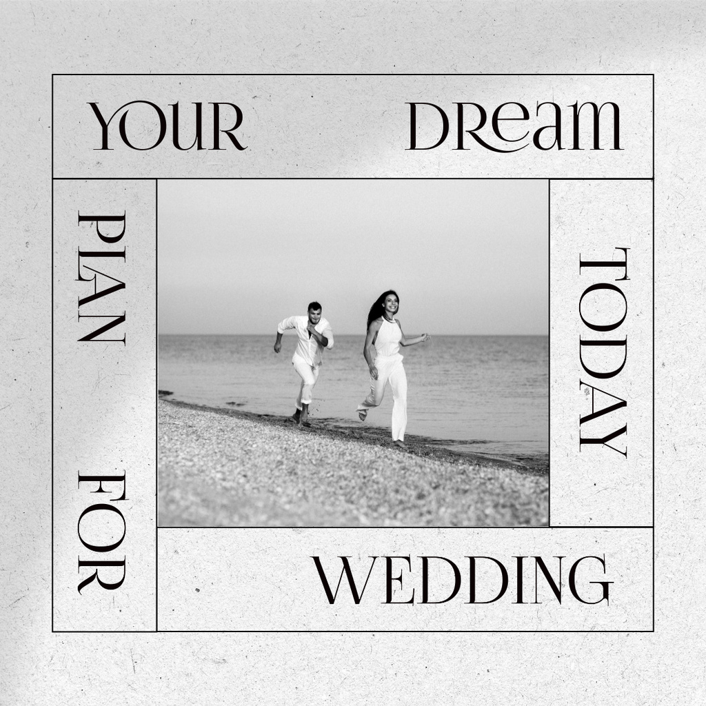 Wedding Announcement with Happy Couple on Beach Instagram Modelo de Design