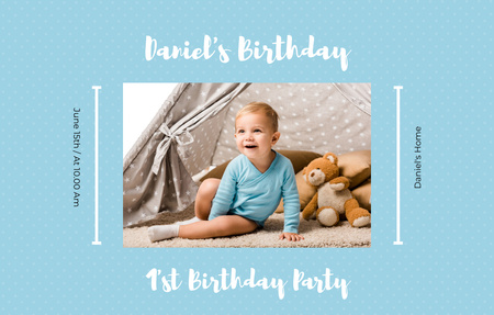 Plantilla de diseño de Celebración del cumpleaños infantil en azul con un bebé adorable Invitation 4.6x7.2in Horizontal 
