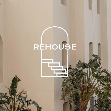 Designvorlage Real Estate Agency Services Offer with Modern House für Animated Logo