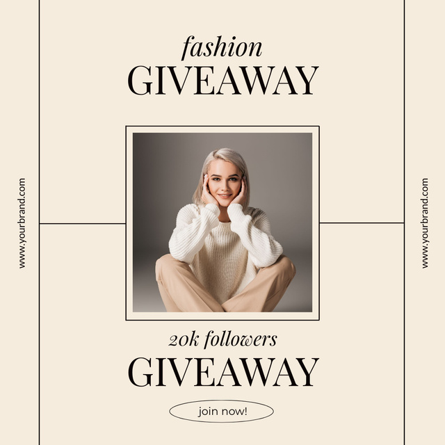 Female Fashion Clothes Sale Ad Instagram Modelo de Design