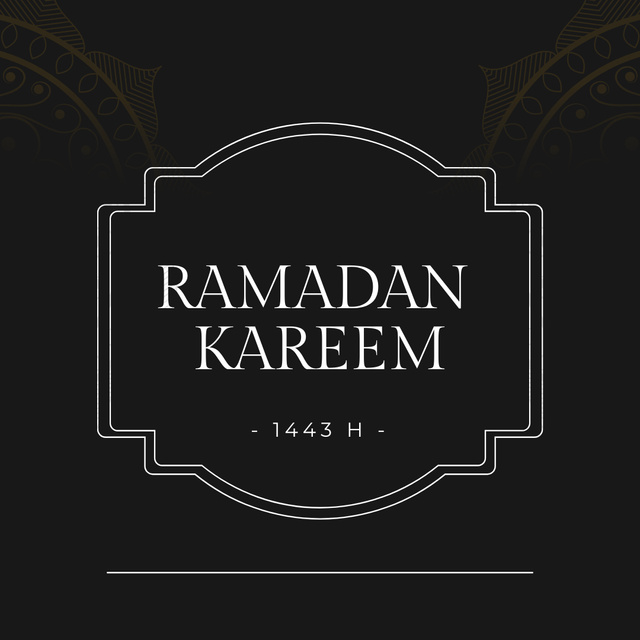 Holy Month of Ramadan Greeting In Black Instagramデザインテンプレート