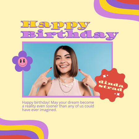Vidám boldog születésnapot mosolygós nőnek LinkedIn post tervezősablon
