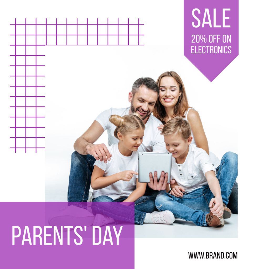 Platilla de diseño Parents' Day Sale with Family Having Fun Together Instagram