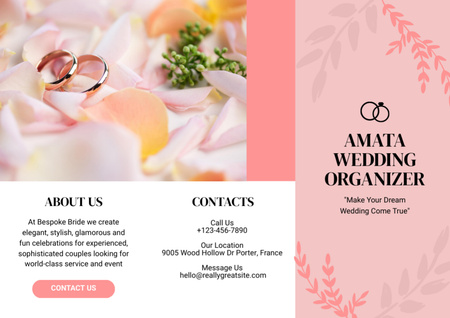 Esküvőszervező ajánlat aranygyűrűkkel rózsasziromon Brochure tervezősablon