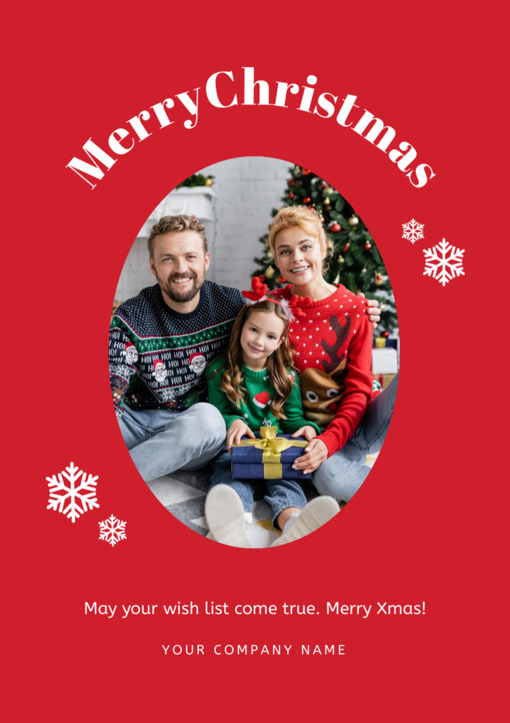 Happy Family Celebrating Christmas with Presents Postcard A5 Vertical Modelo de Design
