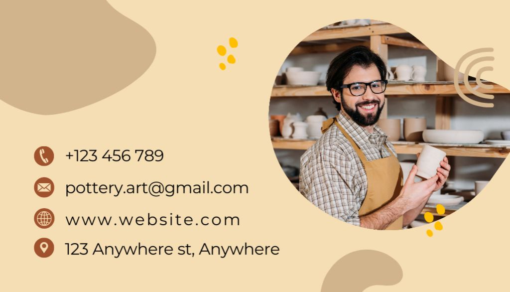 Clay Craft Studio Offer on Beige Business Card USデザインテンプレート