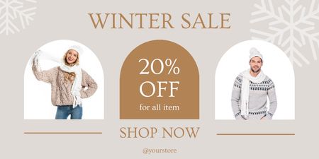 Designvorlage Winterschlussverkauf mit Männern und Frauen in kuscheligen Pullovern für Twitter