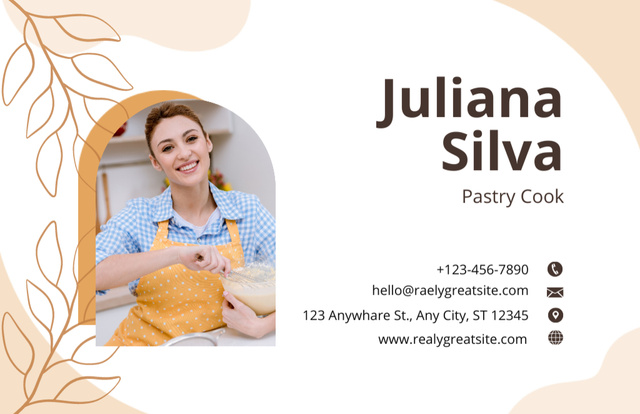 Plantilla de diseño de Smiling Woman Pastry Cook Business Card 85x55mm 