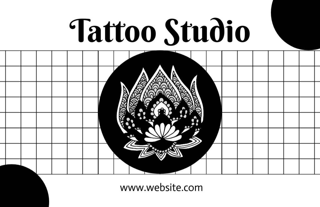 Modèle de visuel Tattoo Studio Service Offer With Beautiful Flower - Business Card 85x55mm