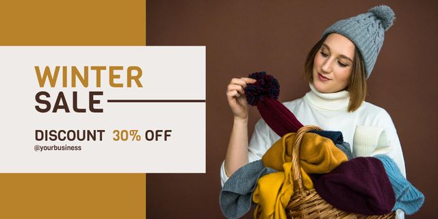 Winter Sale Discount Offer with Woman in Knitted Hat Twitter Modelo de Design