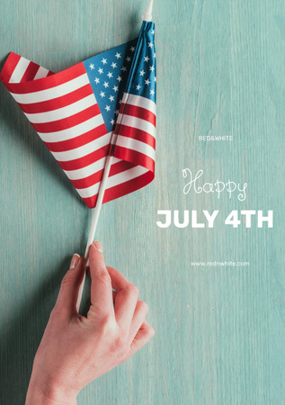 Designvorlage Ankündigung der Feier zum Unabhängigkeitstag der USA mit Hand, die Flagge hält für Postcard A5 Vertical