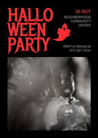 People in Costumes on Halloween's Party Invitation Modelo de Design
