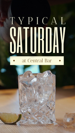 Cumartesi günü Bar'da Buzlu Nefis Kokteyl TikTok Video Tasarım Şablonu