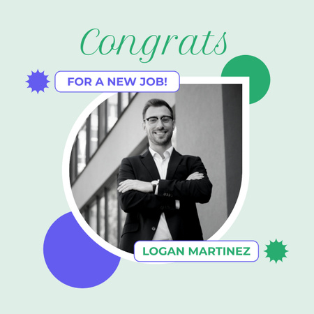 Modèle de visuel Félicitations pour un nouvel emploi avec une photo en noir et blanc d'un jeune homme - LinkedIn post