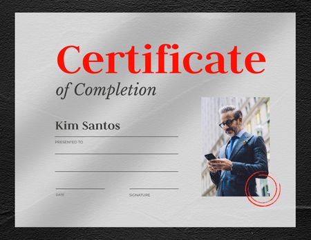 Ontwerpsjabloon van Certificate van business course completion award met zelfverzekerde zakenman
