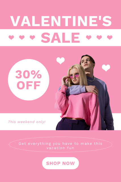 Plantilla de diseño de Valentine's Day Discount with Couple on Pink Pinterest 