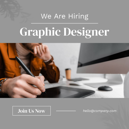 Template di design We are Hiring Graphic Designer Announcement with Man Instagram