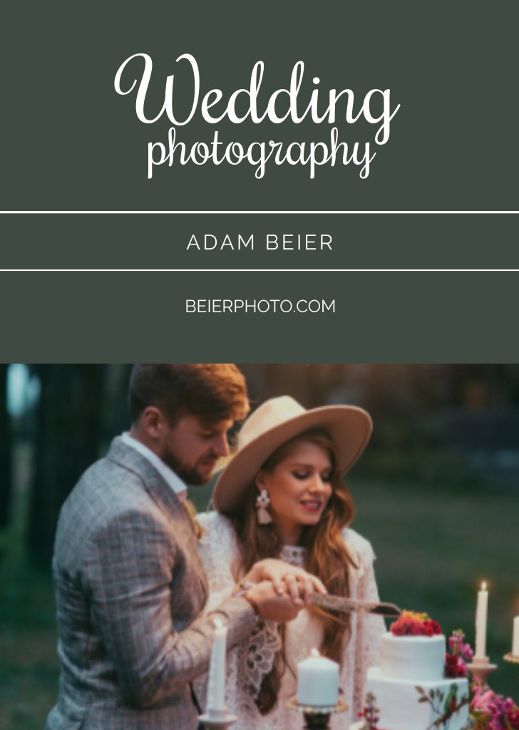 Wedding Photographer Services Offer with Happy Newlyweds Postcard A6 Vertical tervezősablon