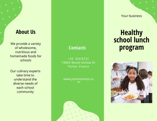 Ontwerpsjabloon van Brochure 8.5x11in van School Food Ad with Pupils in Canteen