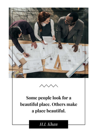 Modèle de visuel Équipe d'architectes heureux travaillant au bureau - Postcard 5x7in Vertical
