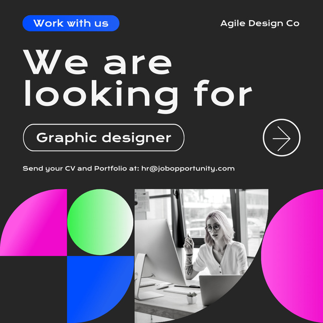 Ad of Hiring a Graphic Designer on Grey LinkedIn post Tasarım Şablonu