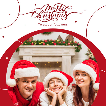 Onnellinen perhe joulupukin hattuja yllään Instagram Design Template