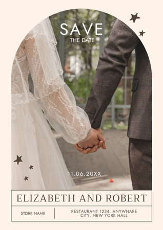 Szablon projektu ogłoszenie o ślubie z parą trzymających się za ręce Poster