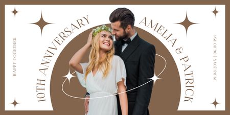 Modèle de visuel Heureux jeunes mariés sur beige - Twitter