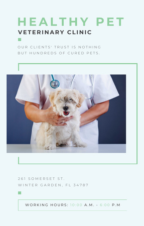 Állatorvosi Rendelő Ad Doctor holding kutya Invitation 4.6x7.2in tervezősablon