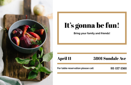 Template di design Promo ristorante con piatto di verdure rosse su tavola di legno Flyer 5.5x8.5in Horizontal