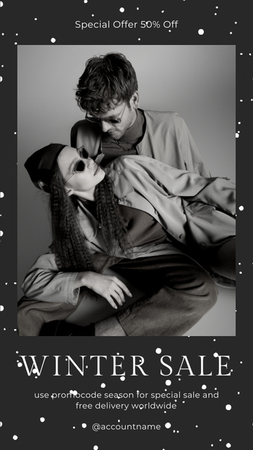 Winter Sale Announcement with Couple in Love Instagram Story Modelo de Design