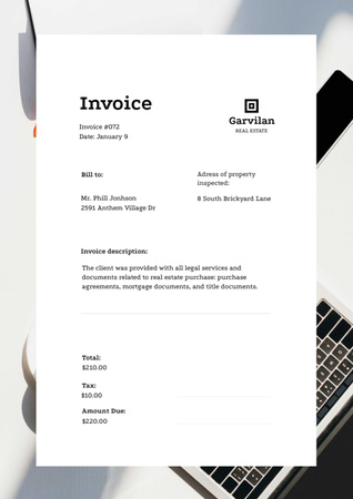 Ontwerpsjabloon van Invoice van Vastgoeddiensten met laptop
