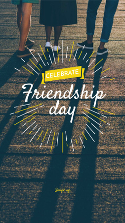 Ontwerpsjabloon van Instagram Story van Friendship Day Announcement with Group of Friends